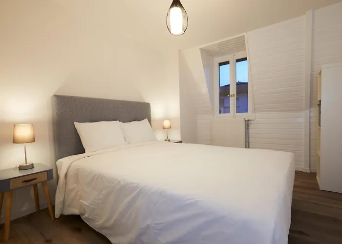 Bright 1 Bedroom - Next To Public Transports - Rn18-4